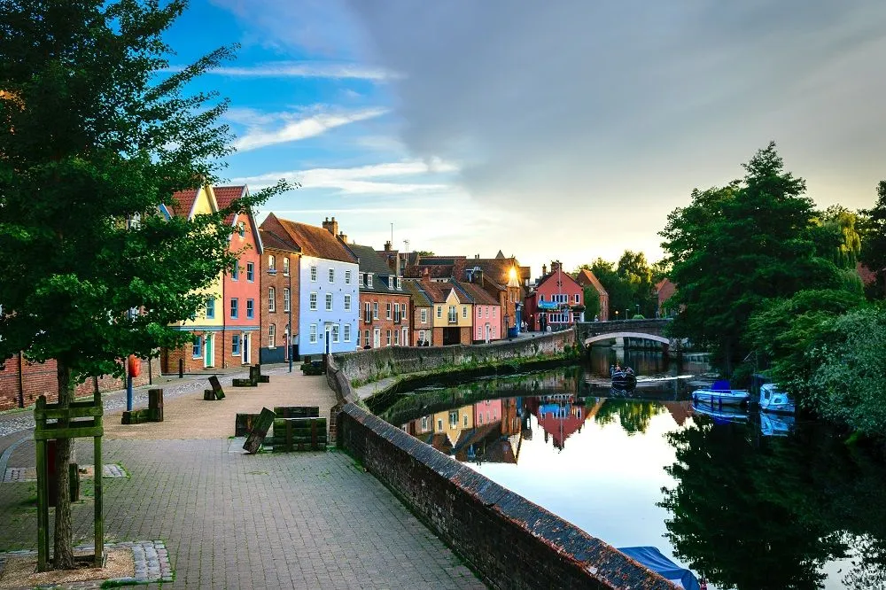 The Top 10 Best Places to Visit in the UK, and When We Visit